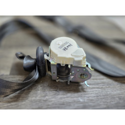 enrouleur ceinture securite arriere centrale renault clio 3 8200683944 34006770