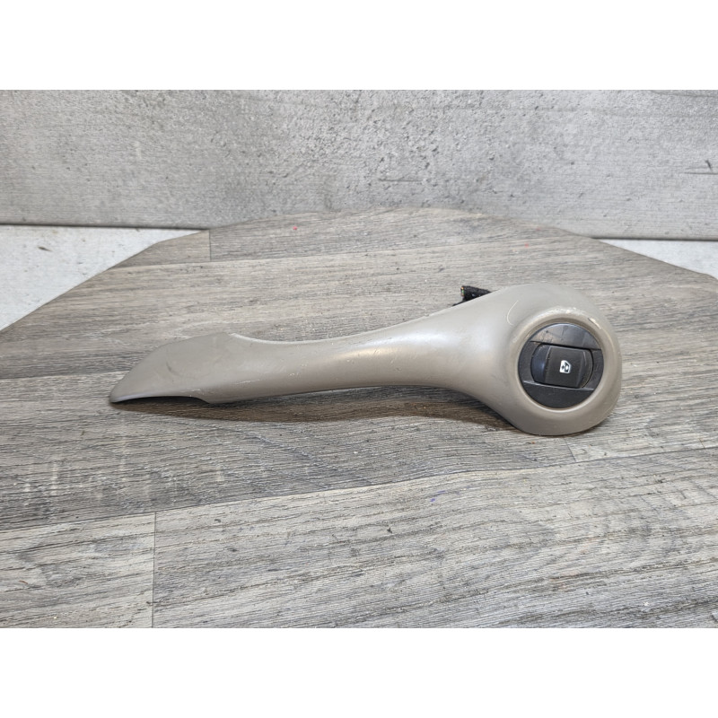 bouton leve vitre avant droit avec support renault clio 3 8200316979