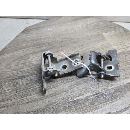 charniere de porte avant droit peugeot 308 p308