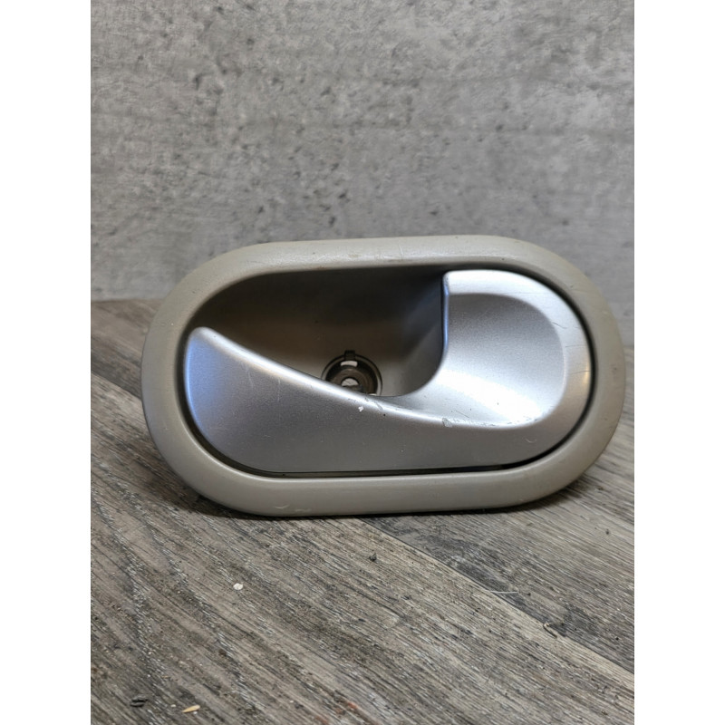 poignee ouverture de porte interieur gauche renault clio 3  8200730864