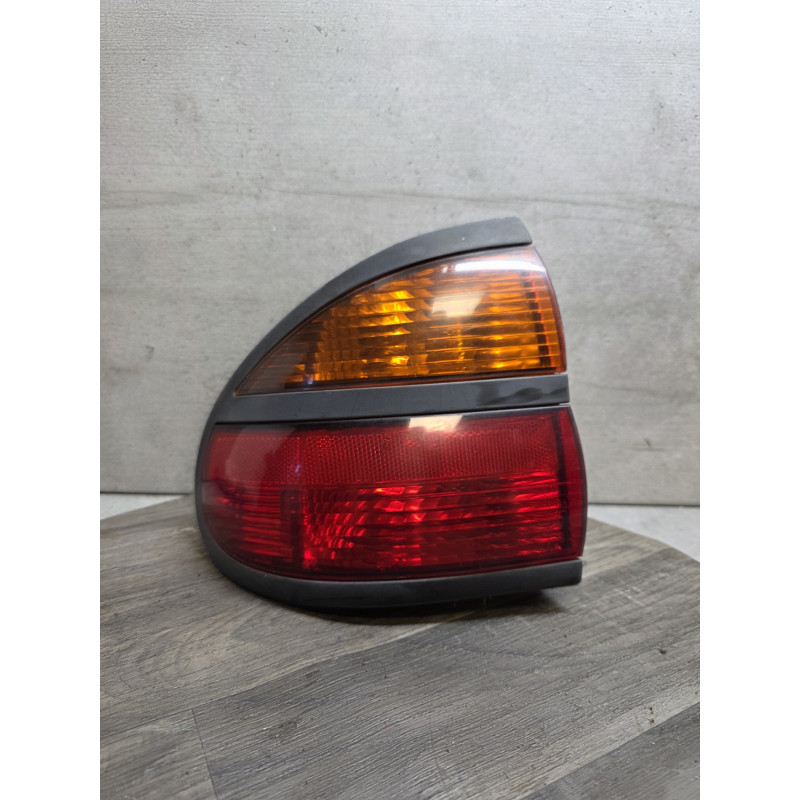 feu arriere gauche renault laguna 1 7700420122