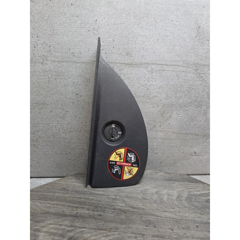 cache plastic laterale droit avec bouton commande desactivation airbag renault clio 3 8200407591