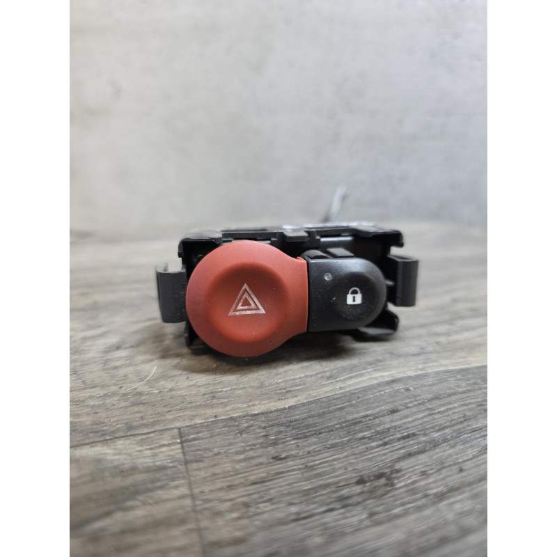 bouton de warning feu de detresse et fermeture centralise renault modus clio 3 megane 3 8200214896