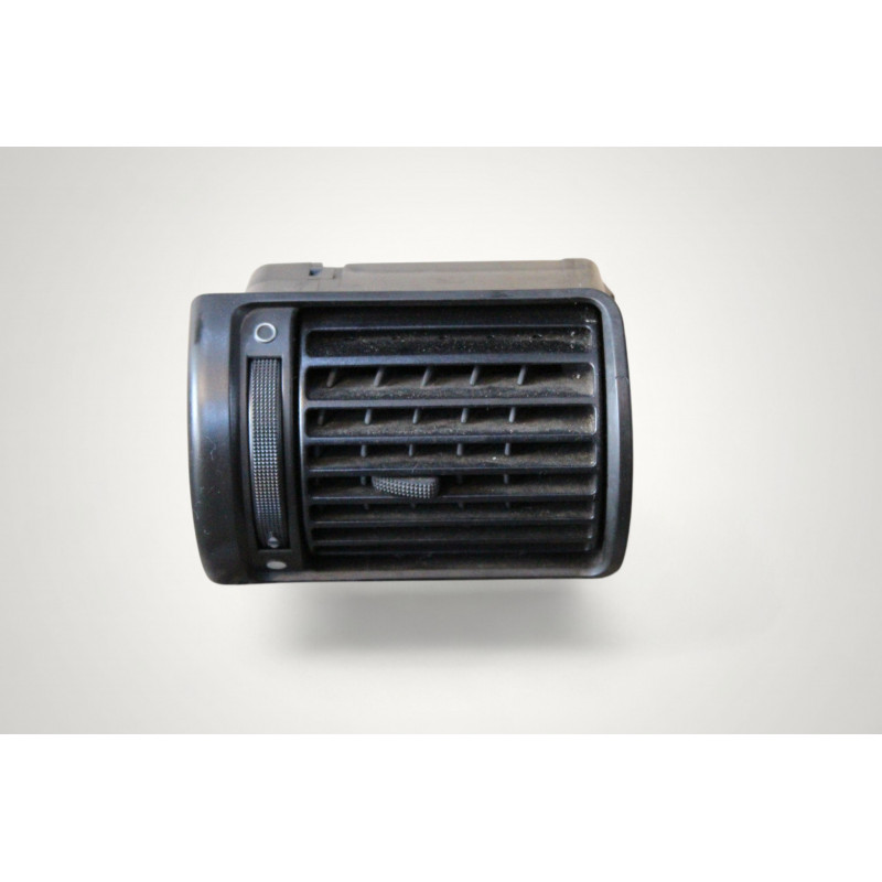grille ventilation droit AUDI A4 8D1820901