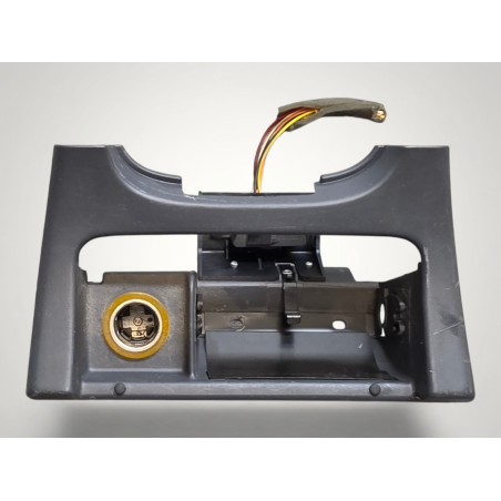 support plastic cendrier et prise diagnostique renault laguna 1 700419401 7700822865