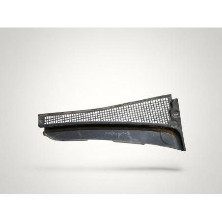 plastic baie de pare brise avant droit  renault laguna 1 phase 2 7700843094