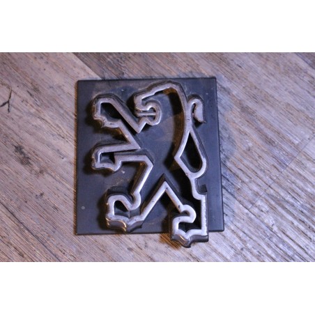 insigne calandre  peugeot